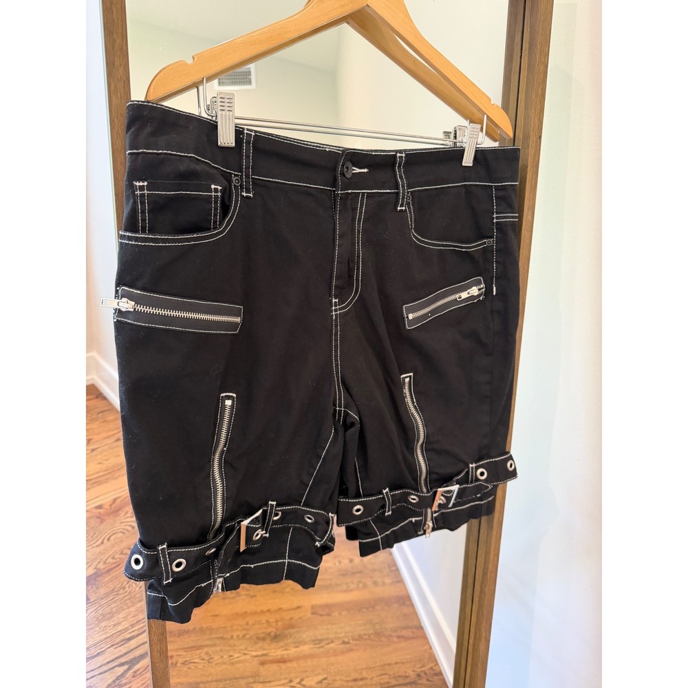 Hot Topic Mens Black Contrast Stitch Bondage Cargo Shorts Size 34 Punk Goth SP20